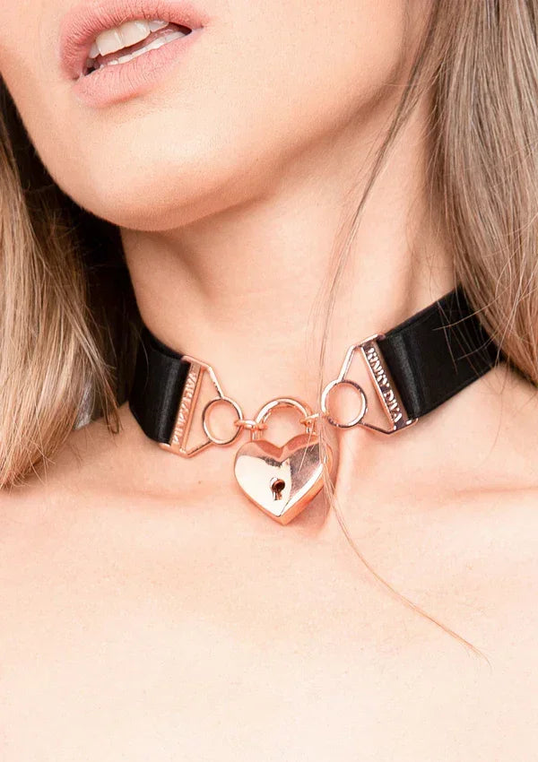 OpenDivaBraPlusDivaNecklacebyKinkyDiva2 @ Happytoys Sexshop: online sex shop for Feeling Happy & Easy 😊 the erotic store owned by a woman