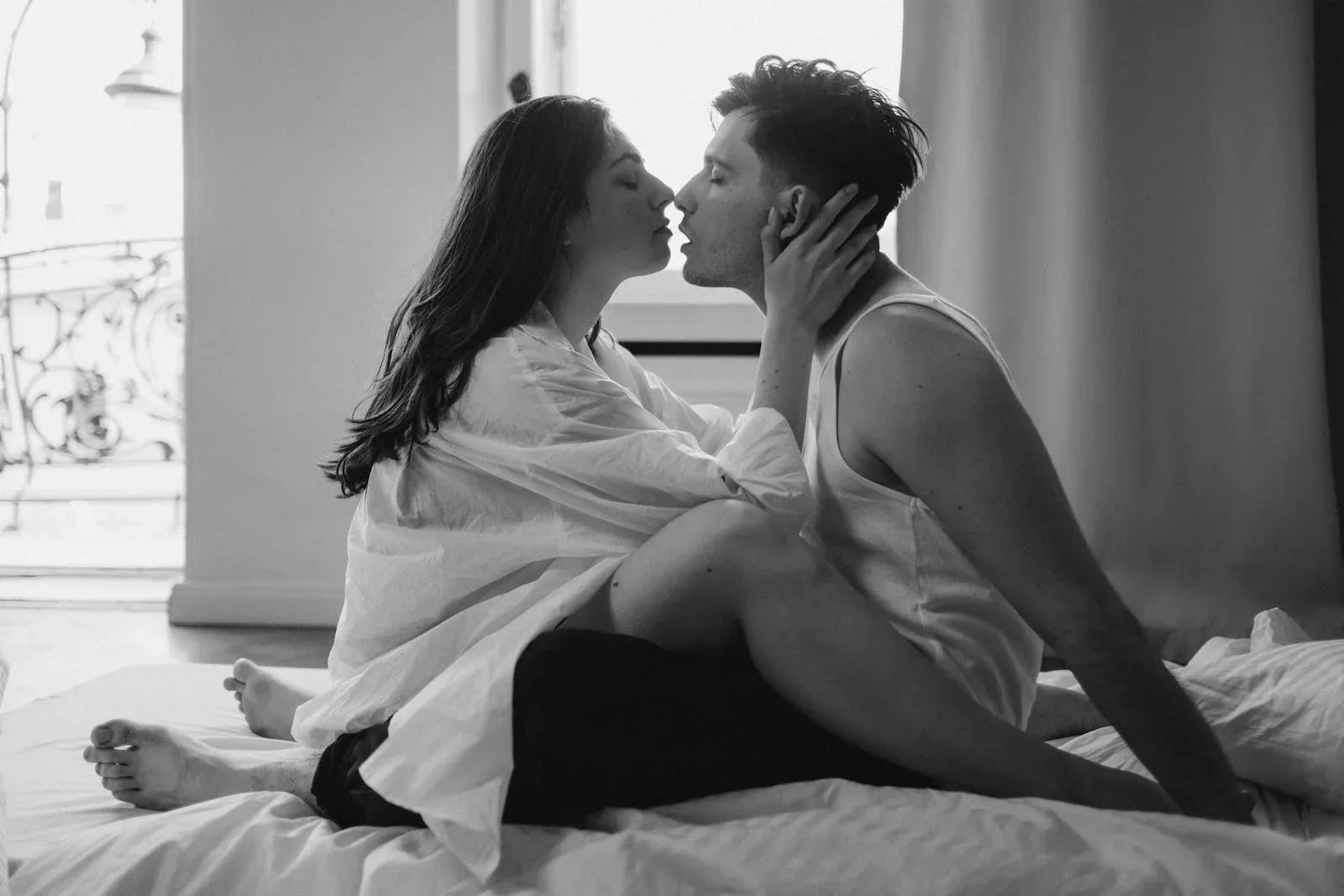 pexels-photo-9498392_244e3947-fd64-4685-a829-434391be4408 @ Happytoys Sexshop: online sex shop for Feeling Happy & Easy 😊 the erotic store owned by a woman